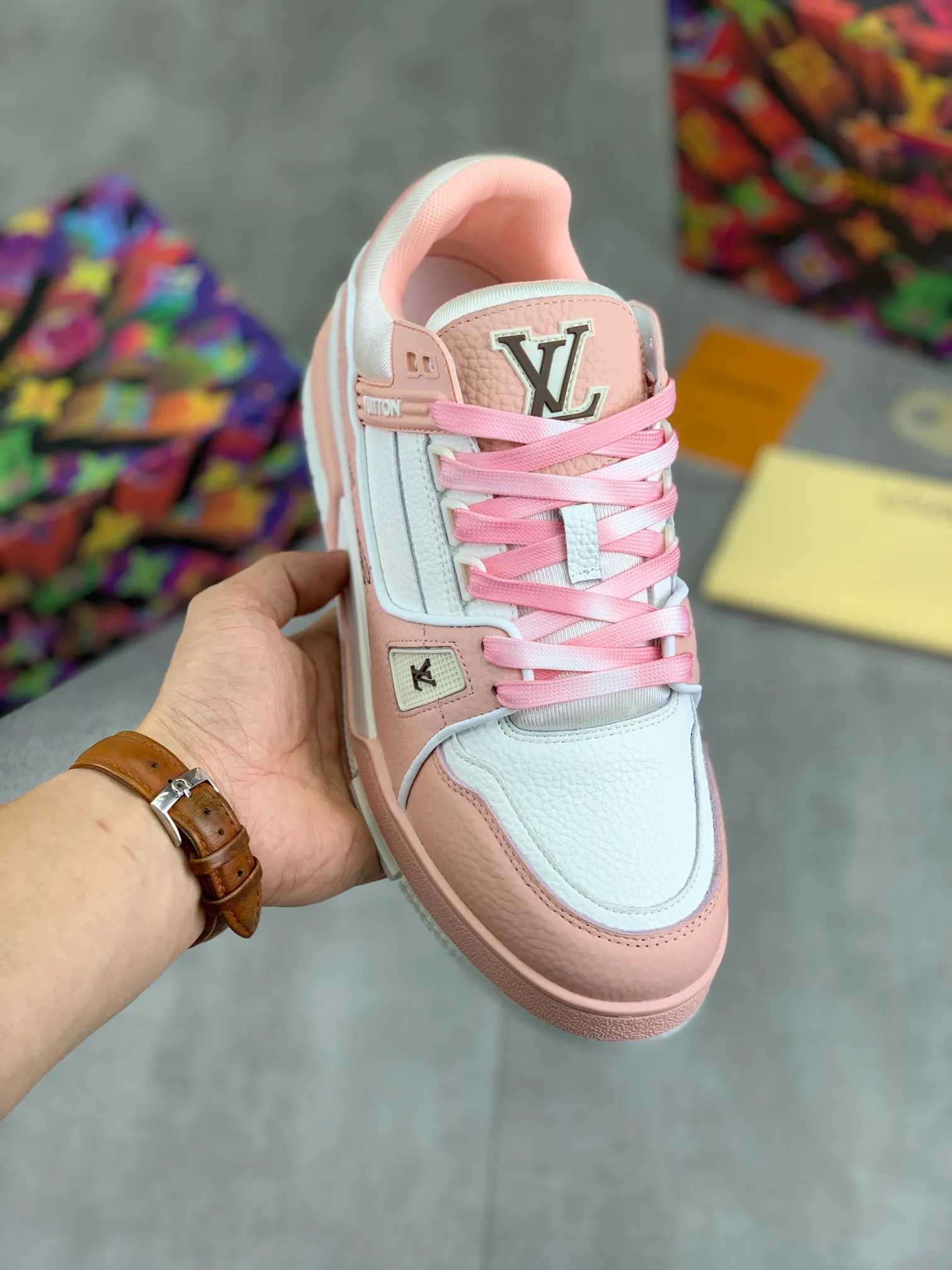 Men's men's shoes 💰P580 New style 💰💎💎Latest color High version 2025Louis*Vuitto* LV Traine Catwalk TRAINER outsole and fabric private model A shoe that definitely costs a lot of money and effort. This series was designed after the arrival of Vifgil. It is favored by many fans every season. Original TPU outsole Original packaging Color: black Available in white (available from stock, super fast shipping) Code number: 35-46